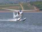 全球首架水上电动飞机云南开飞：可在水面起飞和降落 续航180千米！